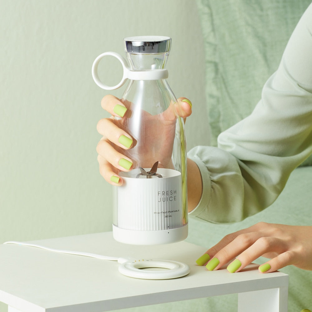 Mixalot- Portable Quick Juicing Machine Cup